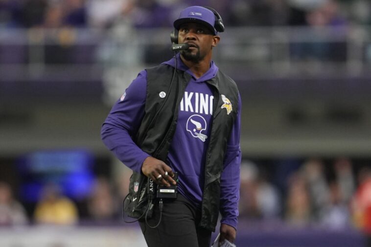 brian-flores-gets-new-vikings-contract-—-but-it’s-not-a-guarantee-he-returns