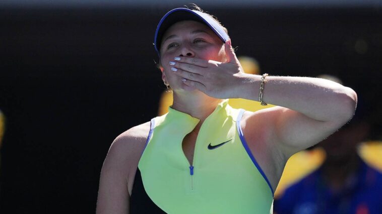 tennis-star-amanda-anisimova-dismisses-reporter’s-cynical-question-about-us:-‘i-don’t-think-that’s-relevant’