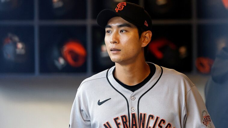 giants-star-jung-hoo-lee-briefly-stopped-at-lax-over-‘paperwork-issue’