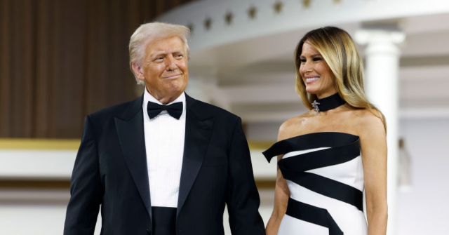 photos:-president-trump-and-first-lady-melania-trump-celebrate-21st-wedding-anniversary