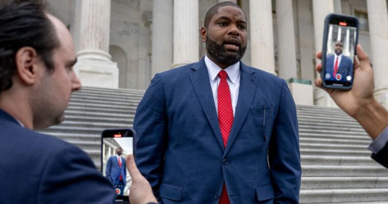 must-watch:-rep.-byron-donalds-flawlessly-responds-to-tds-er-who-ambushed-him,-shows-he-can-win-maga,-moderates,-even-dems-as-2028-speculation-heats-up