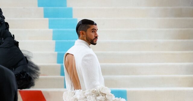 report:-bad-bunny-to-wear-dress-in-super-bowl-halftime-show-dedicated-to-‘queer-icons’