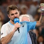 wawrinka-toasts-with-beer-in-aussie-send-off