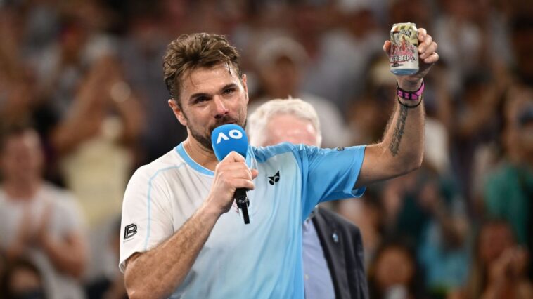 wawrinka-toasts-with-beer-in-aussie-send-off