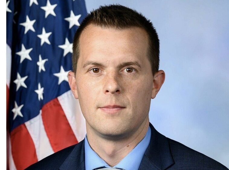 dem-rep.-jared-golden-throws-support-behind-maine’s-ice-operations-—-says-agency-serves-‘public-interest’