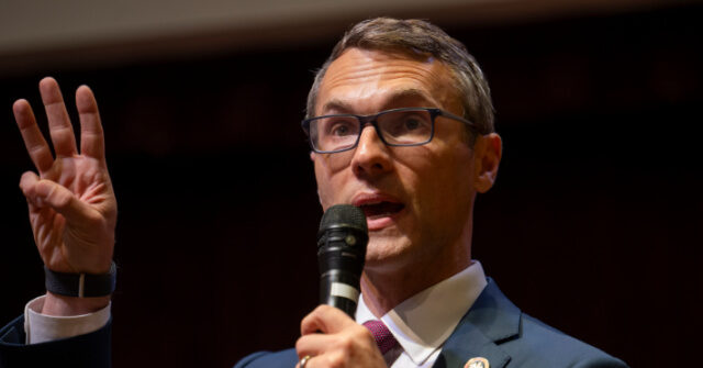 dem-rep.-walkinshaw:-ice-detainers-take-local-resources-‘because-ice-hasn’t-gotten-around-to-getting-a-judicial-warrant’