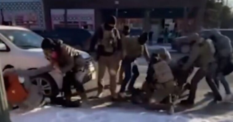breaking:-new-angle-shows-the-moment-armed-man-in-minneapolis-was-shot-by-agents-(video)