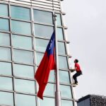 sans-ropes,-honnold-climbs-to-top-of-taipei-101