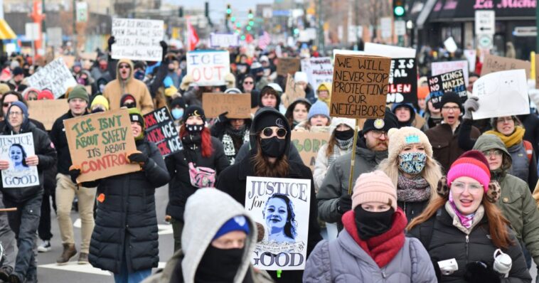 anti-ice-agitators-and-‘legal-observers’-losing-strong-majority-of-public-support:-new-poll