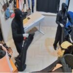 smash-and-grab:-masked-thugs-burglarize-high-end-california-boutique,-steal-hundreds-of-thousands-of-dollars-worth-of-handbags-and-jewelry,-get-away-in-luxury-vehicles-(video)