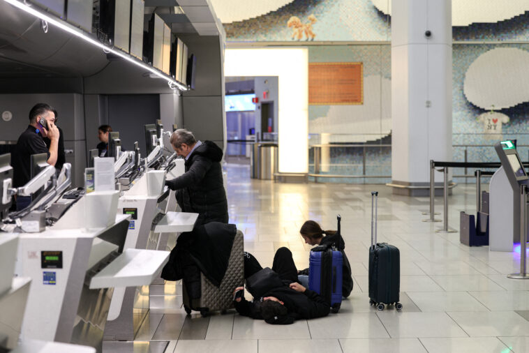 here’s-what-airlines-owe-you-if-you’re-stranded-by-winter-storm-fern