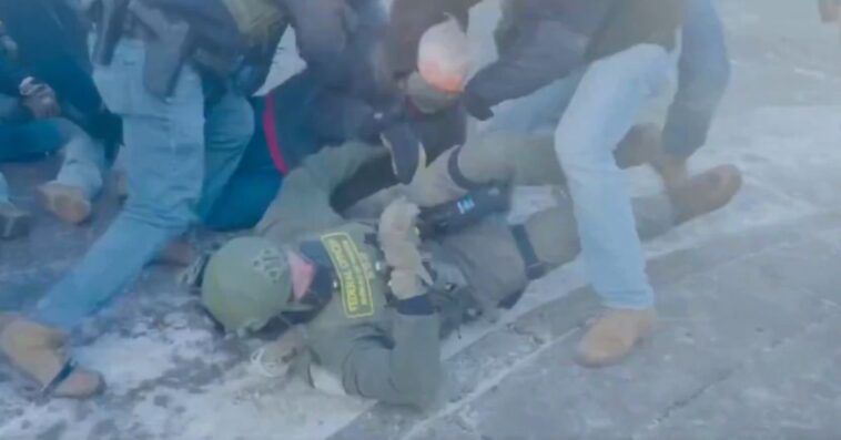 shocking-video:-federal-officers-attacked-and-tackled-by-violent-minneapolis-rioters
