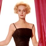 hollywood-legend-tippi-hedren,-96,-makes-rare-appearance-for-birthday-celebration-with-family