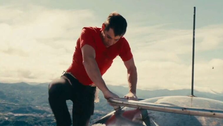 man-who-just-climbed-skyscraper-kicks-himself-after-seeing-there-was-an-elevator-all-along