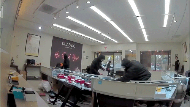 video-shows-masked-robbers-crash-car-through-jewelry-store-entrance,-steal-owner’s-gun-in-brazen-heist