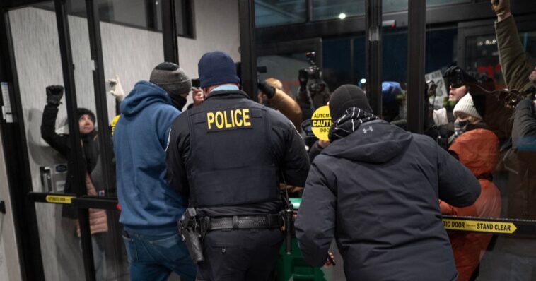 overnight-videos:-mn-hotel-occupants-bar-doors-with-vending-machines-so-anti-ice-rioters-can’t-get-in,-at-least-one-ice-agent-left-bloodied