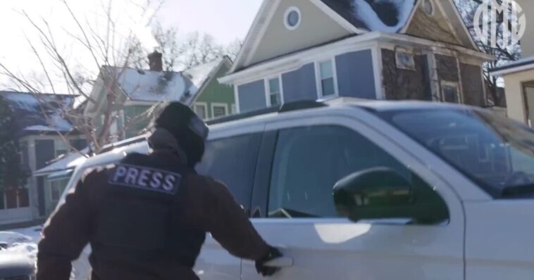 watch:-james-o’keefe-barely-escapes-as-leftists-in-minneapolis-hurl-frozen-water-bottles