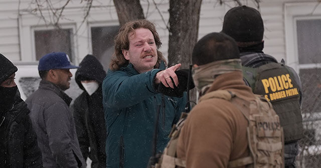 karoline-leavitt:-president-trump-supports-the-right-to-bear-arms,-not-impede-ice