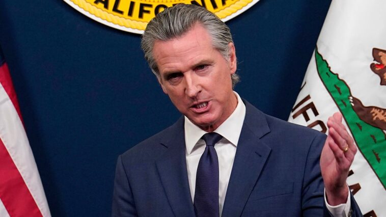 california-progressives-think-newsom-courting-conservatives-on-his-podcast-is-a-‘tough-swallow’