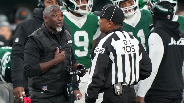 despite-a-‘disaster’-debut-season,-jets-still-believe-in-aaron-glenn