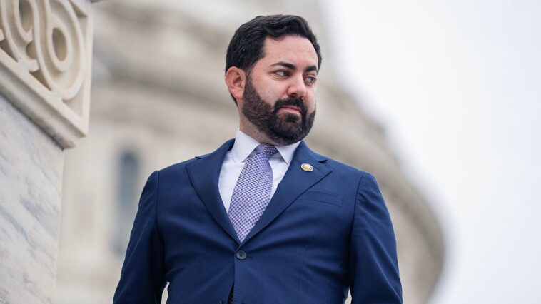 trump-ally-tells-government-to-‘wake-up’-after-deadly-federal-agent-shootings-in-minneapolis