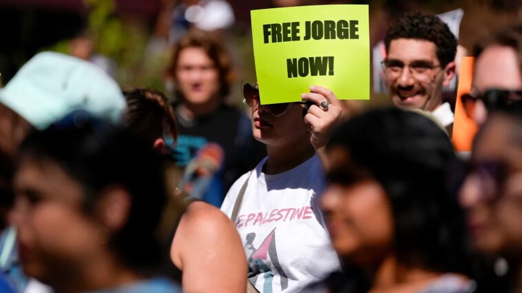 federal-judge-rules-ice-in-iowa-illegally-detained-man,-tried-to-‘cover-its-tracks’