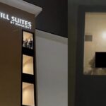 full-moon:-minneapolis-anti-ice-protesters-get-mooned-from-inside-ice-hotel-in-minnesota-as-local-police-handle-violent-crowd-(video)