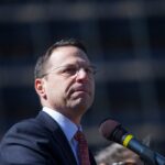 2028-dem-hopeful-claims-ice-has-no-real-‘mission,’-only-shows-up-to-violate-constitutional-rights