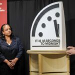 ‘doomsday-clock’-ticks-closer-to-midnight-over-global-threats,-group-says