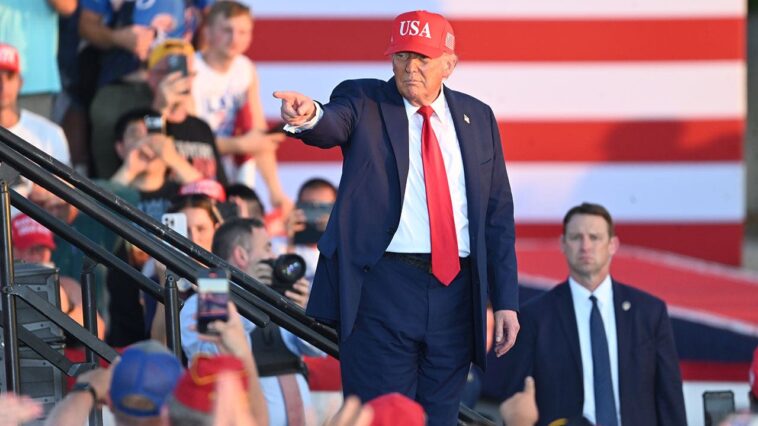 trump-hits-the-road-to-sell-economic-wins-as-republicans-brace-for-high-stakes-midterm-showdown