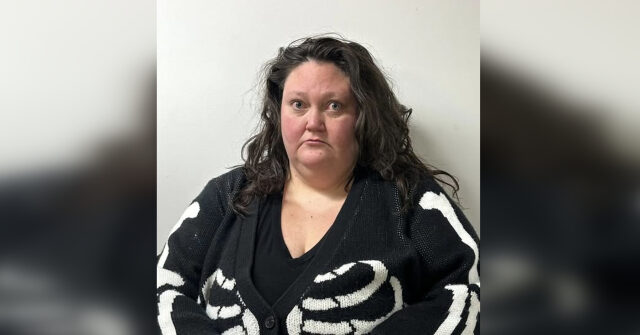 video:-librarian-accused-of-trying-to-recruit-social-media-users-to-assassinate-president-trump