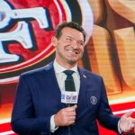 tony-romo-opens-up-about-commentating-criticism-he-chooses-to-ignore:-‘they’re-watching’