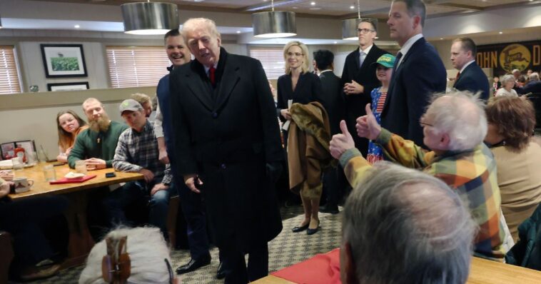 watch:-the-incredible-moment-a-man-in-an-iowa-diner-asks-to-pray-for-trump,-and-trump’s-perfect-response