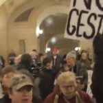 watch:-anti-ice-protesters-storm-tim-walz’s-office-at-the-minnesota-capitol