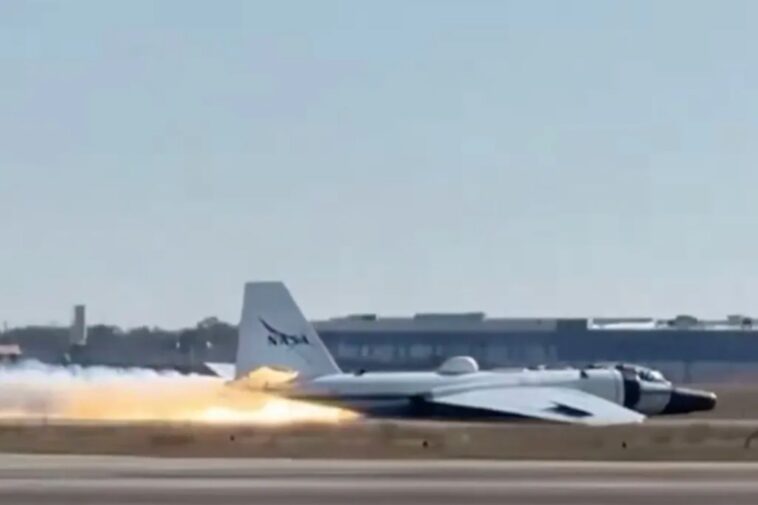 flaming-nasa-plane-makes-dramatic-belly-landing-at-texas-airport