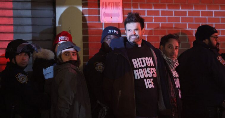 over-60-anti-ice-agitators-arrested-after-taking-over-nyc-hotel