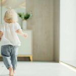 toddler-rushes-to-save-mom-from-having-to-use-bathroom-alone