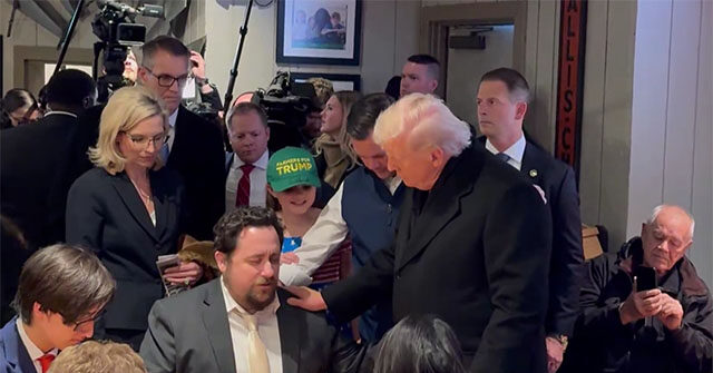 iowa-man-stops-president-trump-at-restaurant-to-pray-for-him