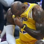 lebron-tears-up-during-cavaliers’-tribute-video