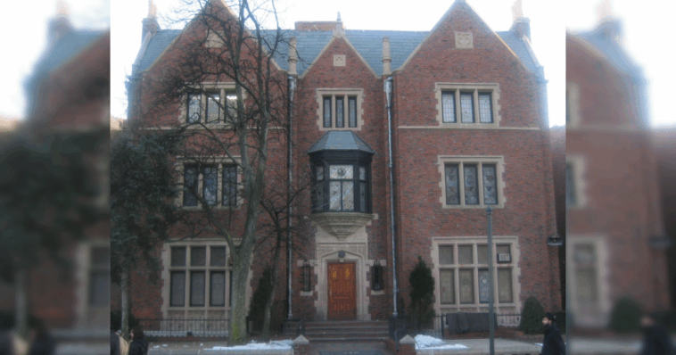 car-ramming-attack-on-nyc-synagogue-being-investigated-as-a-hate-crime-(video)