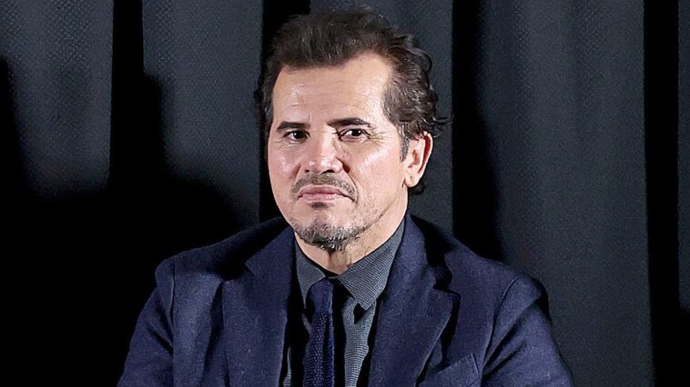 john-leguizamo-under-fire-for-demanding-fans-choose-between-him-and-ice
