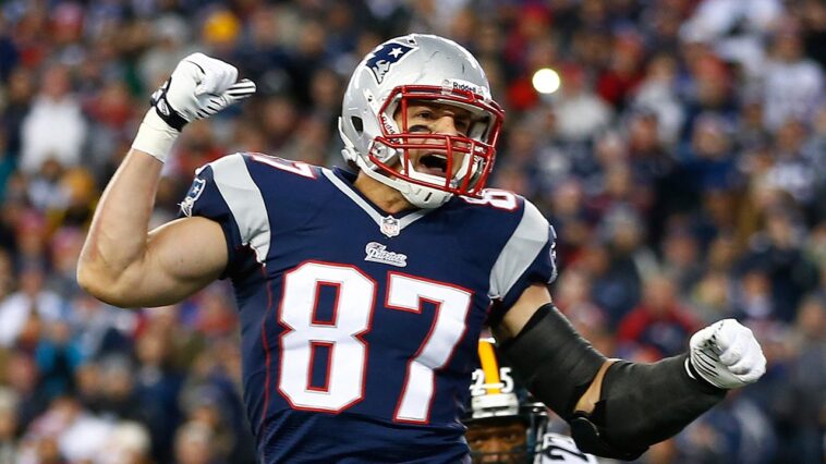 rob-gronkowski-praises-patriots-turnaround,-says-titans-firing-mike-vrabel-was-franchise-altering
