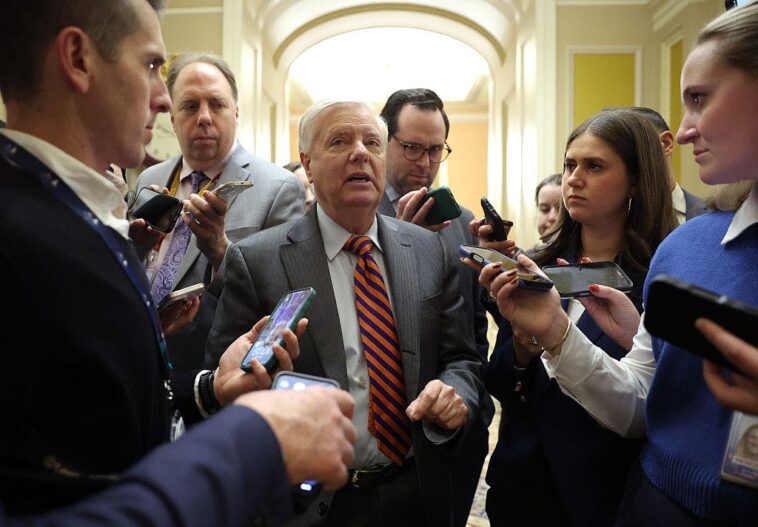 senate-delays-shutdown-deal-after-lindsey-graham-objects