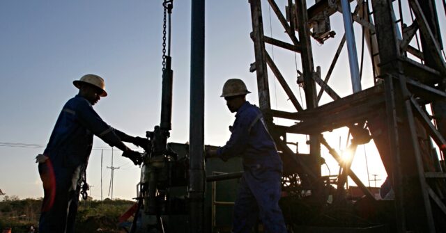 us.-issues-license-for-oil-companies-to-operate-in-venezuela