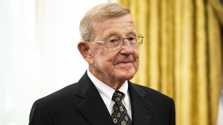 legendary-college-football-coach-lou-holtz-enters-hospice-care:-report