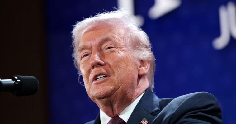 librarian-charged-with-recruiting-people-to-assassinate-trump