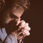 dad-fervently-prays-for-daughter-to-have-case-of-moderate-acne-from-ages-14-23