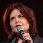singer-rosanne-cash:-‘defund-ice.-not-only-defund-them,-prosecute-them’