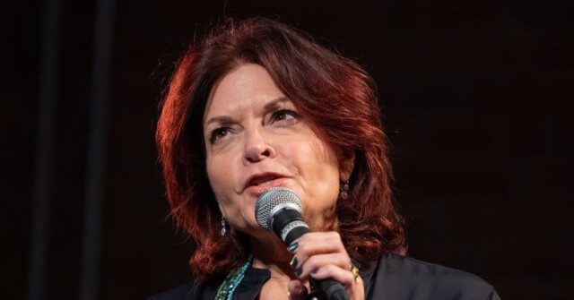 singer-rosanne-cash:-‘defund-ice.-not-only-defund-them,-prosecute-them’
