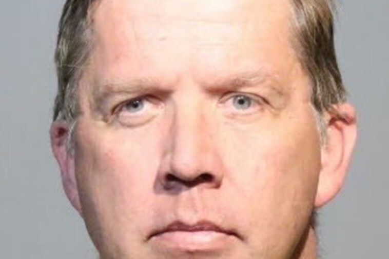 florida-airbnb-host-accused-of-walking-around-resort-naked-&-engaging-in-sex-act-with-vacuum-cleaner